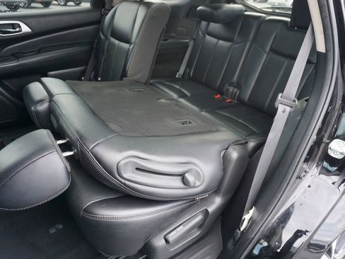 Used 2020 Nissan Pathfinder Platinum image 42