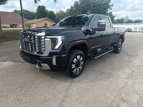 Used 2025 GMC Sierra 2500 Denali AWD/4WD image 1