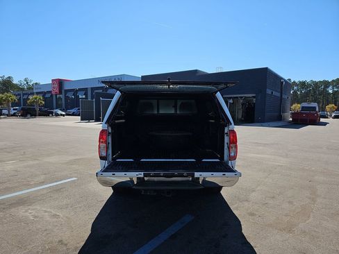 Used 2018 Nissan Frontier SV image 17
