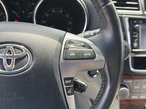 Used 2013 Toyota Highlander Limited AWD/4WD image 16