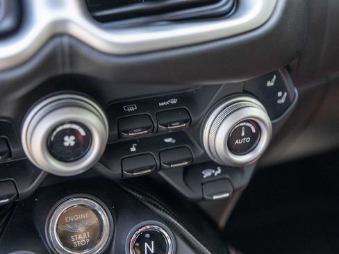 Used 2019 Aston Martin V8 Vantage Coupe RWD image 34