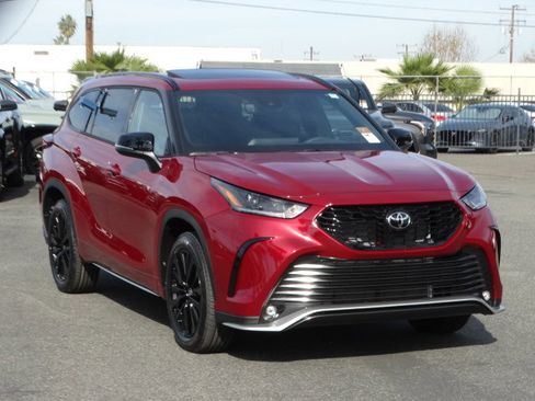 New 2026 Toyota Highlander XSE image 2