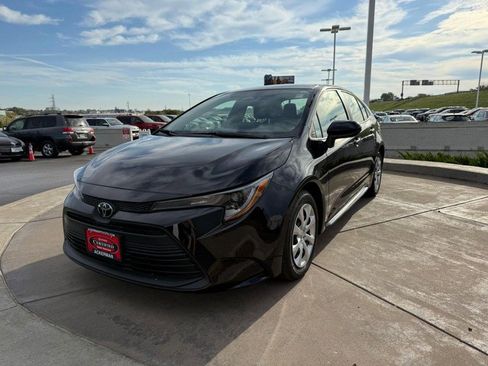 Certified 2025 Toyota Corolla LE image 9