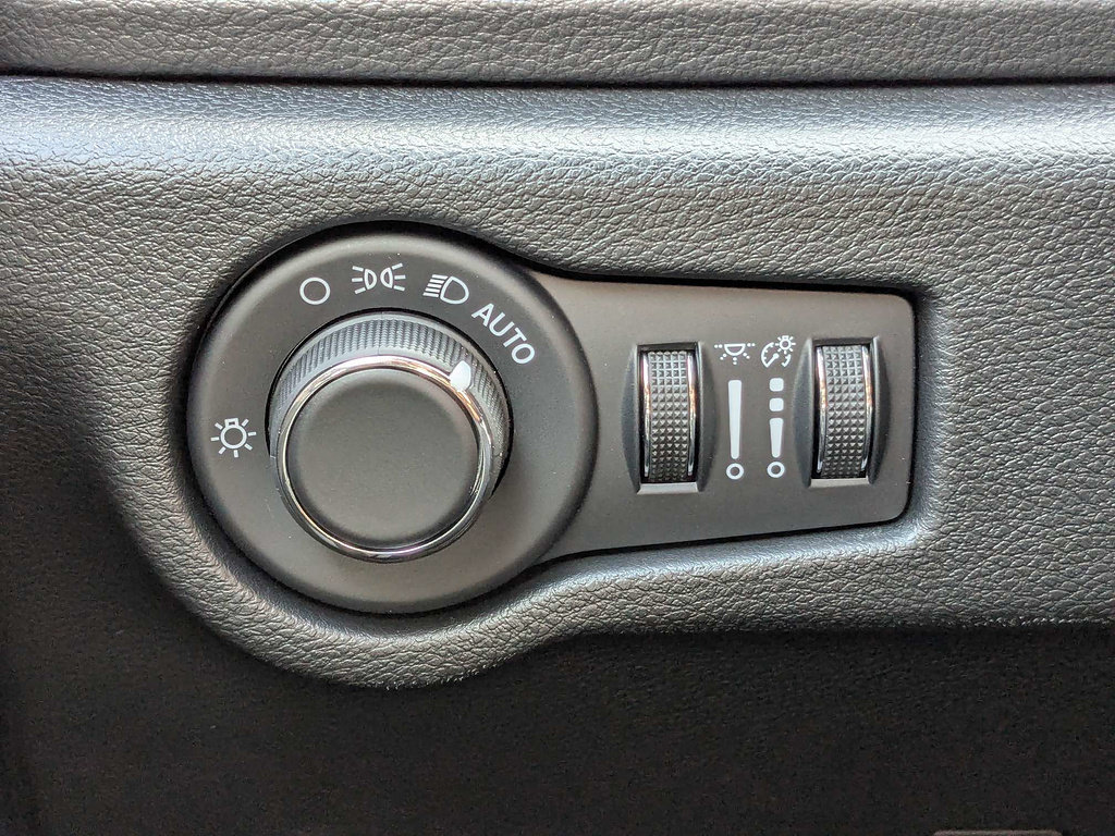New 2027 Chrysler Pacifica Select FWD image 23