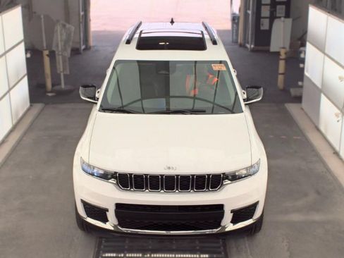 Used 2023 Jeep Grand Cherokee L Limited AWD/4WD image 2