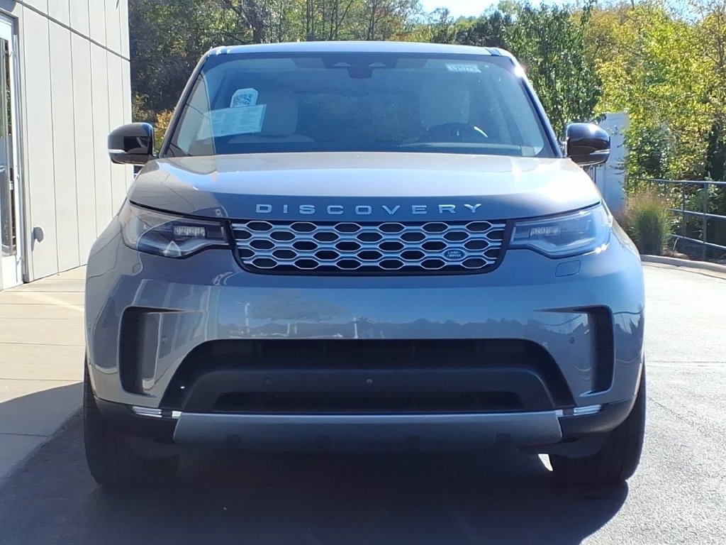 Certified 2025 Land Rover Discovery S AWD/4WD image 2