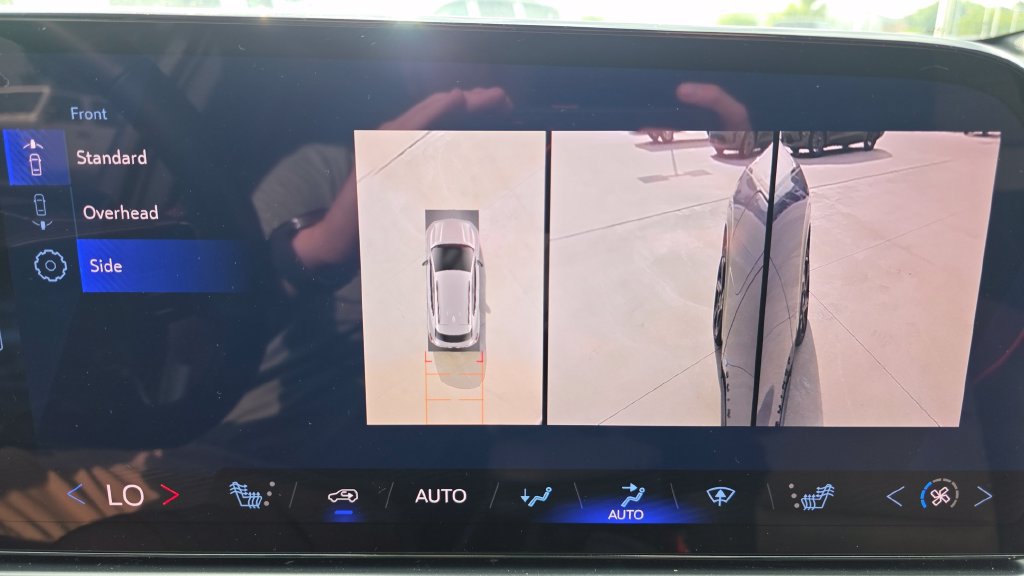 Used 2024 Chevrolet Equinox EV RS FWD image 37