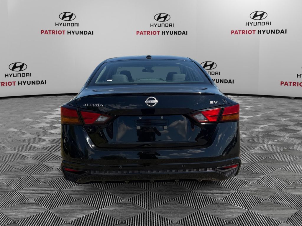 Used 2024 Nissan Altima 2.5 SV FWD image 4