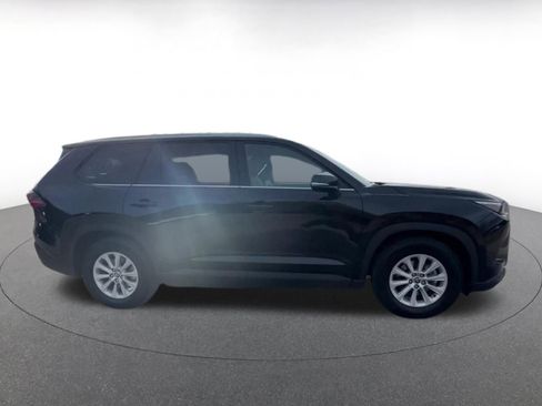 Used 2025 Toyota Grand Highlander LE image 16