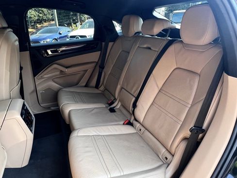 Used 2021 Porsche Cayenne Coupe image 28