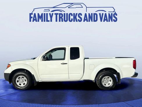 Used 2018 Nissan Frontier S image 2