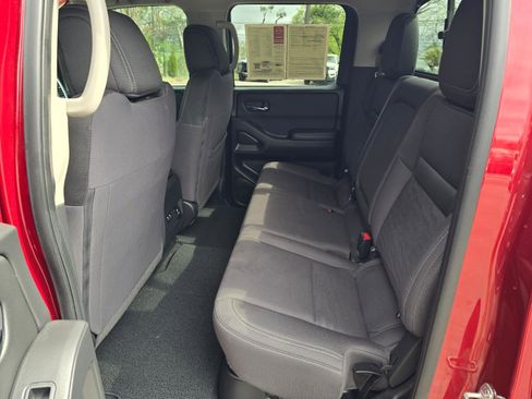 Used 2024 Nissan Frontier SV w/ SV Convenience Package image 12