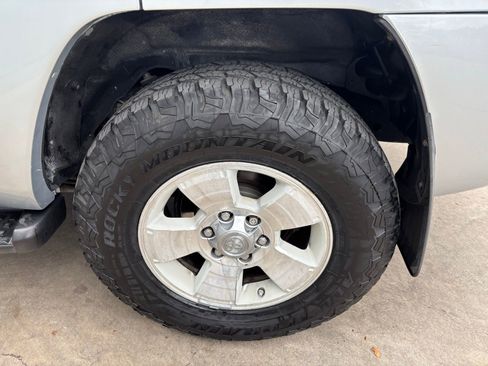 Used 2005 Toyota 4Runner Limited image 10