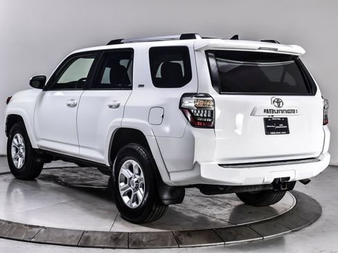 Used 2024 Toyota 4Runner SR5 AWD/4WD image 4