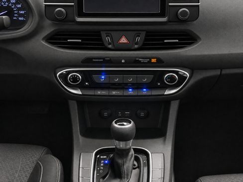 Used 2020 Hyundai Elantra GT FWD image 10