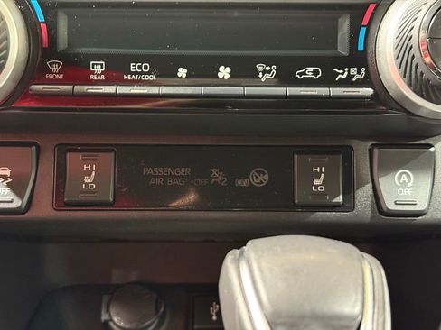 Used 2021 Toyota RAV4 XLE Premium AWD/4WD image 30