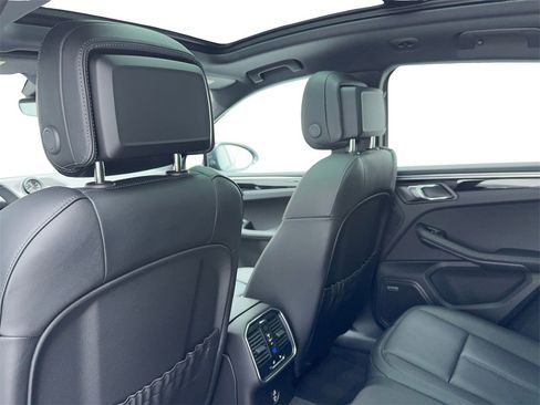 Used 2025 Porsche Macan w/ Premium Package Plus image 39