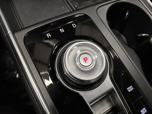 Used 2025 Kia Carnival SX w/ SX Dark Edition Package image 22