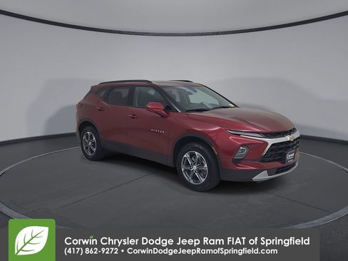 Used 2025 Chevrolet Blazer LT w/ Convenience Package AWD/4WD image 3