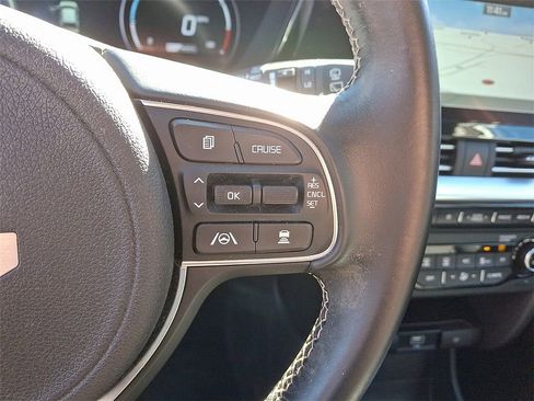 Used 2022 Kia Niro EX image 24