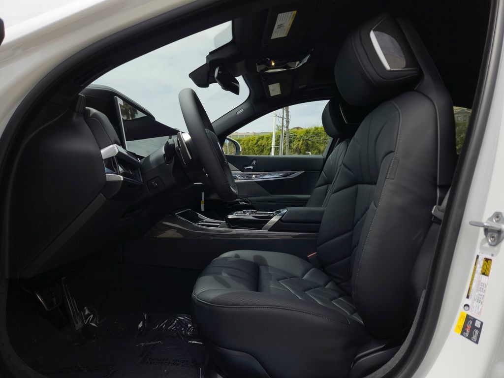 New 2026 BMW 750e xDrive AWD/4WD image 7