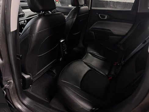 Used 2022 Jeep Compass Latitude image 18