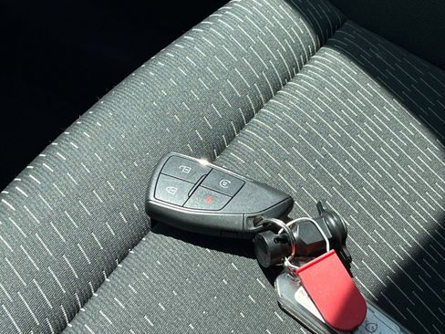 Used 2025 Chevrolet Equinox LT FWD image 20