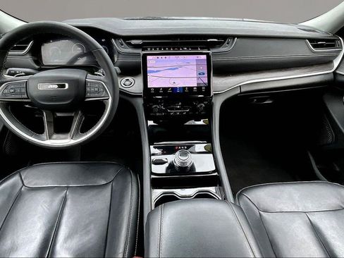 Used 2023 Jeep Grand Cherokee L Limited w/ Black Appearance Package AWD/4WD image 7