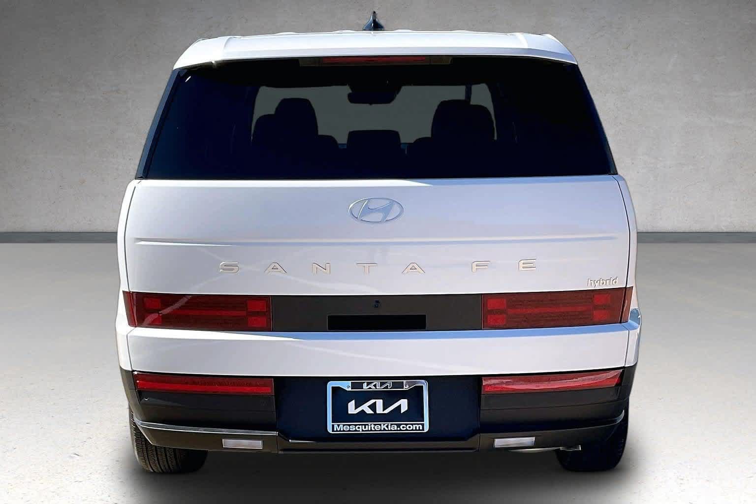 Used 2026 Hyundai Santa Fe SE FWD image 5