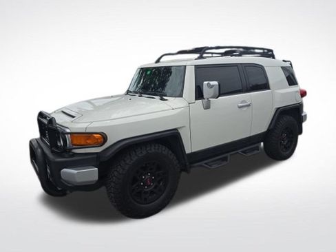 Used 2014 Toyota FJ Cruiser 2WD w/ Convenience Package image 8