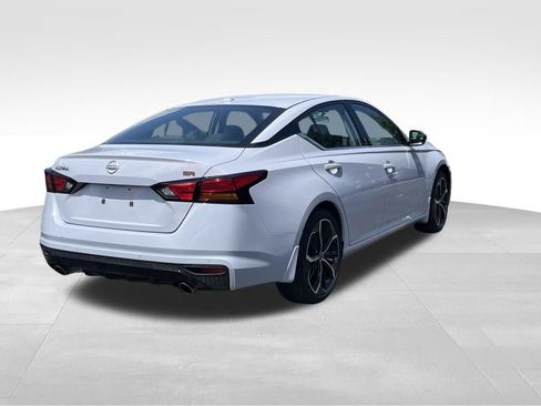 Certified 2024 Nissan Altima 2.5 SR w/ SR Premium Package FWD image 4