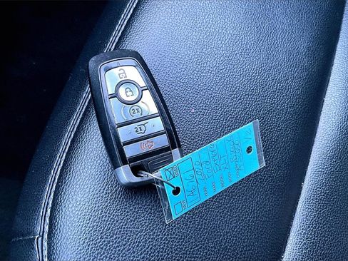 Used 2020 Ford Explorer XLT w/ Equipment Group 202A image 12