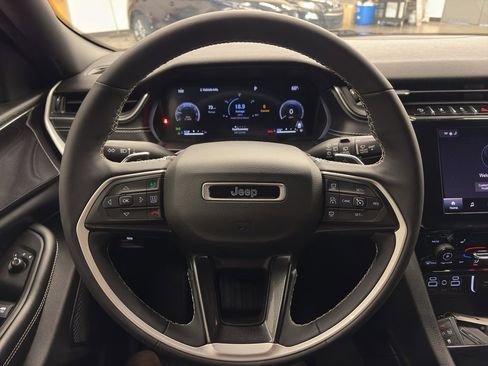 Used 2023 Jeep Grand Cherokee Altitude image 21