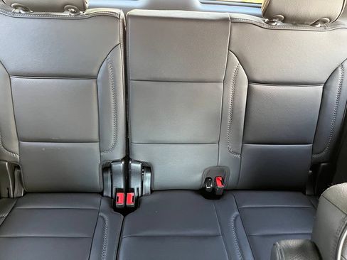Used 2025 GMC Yukon Denali AWD/4WD image 16