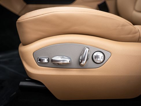 Certified 2026 Porsche Macan AWD/4WD image 19