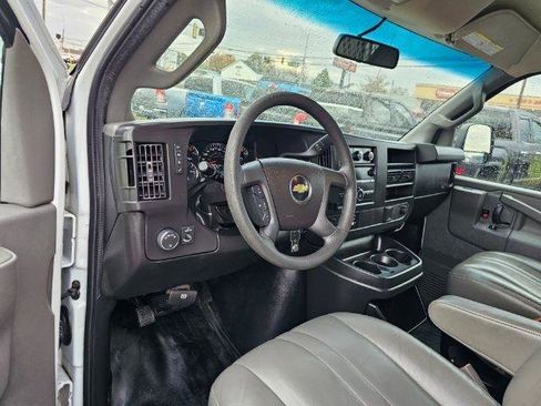 Used 2017 Chevrolet Express 2500 RWD image 7
