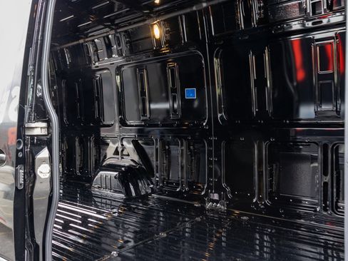 Used 2024 Mercedes-Benz Sprinter 2500 image 10