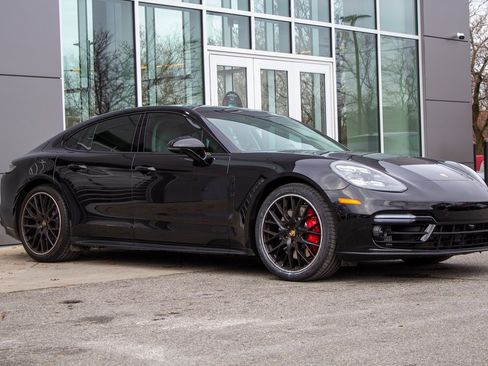 Used 2023 Porsche Panamera GTS w/ Premium Package image 3