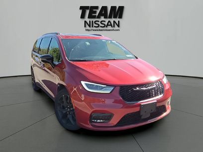 Used 2025 Chrysler Pacifica Limited