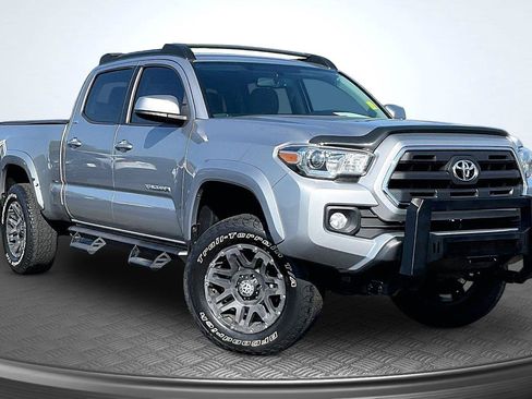 Used 2017 Toyota Tacoma SR5 w/ Tow Package AWD/4WD image 12