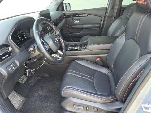 Used 2023 Honda Pilot TrailSport image 5