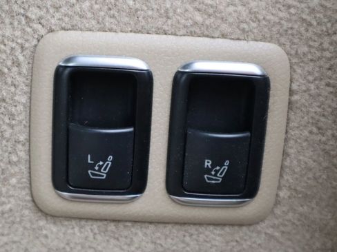 Used 2015 Mercedes-Benz GL 320 BlueTEC 4MATIC w/ Premium I Package image 15