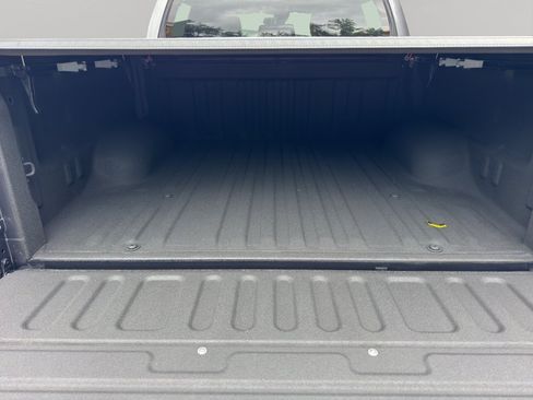 Used 2019 Toyota Tundra SR5 w/ SR5 Upgrade Package AWD/4WD image 8