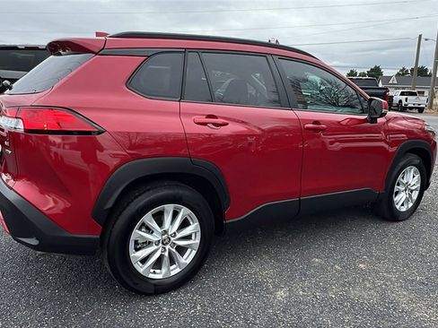 Used 2023 Toyota Corolla Cross LE image 5