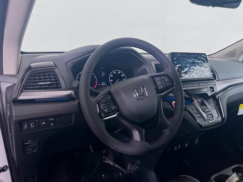 New 2026 Honda Odyssey Touring image 8