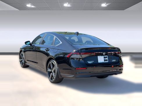 Used 2025 Honda Accord Sport image 3