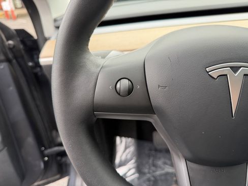 Used 2021 Tesla Model Y Long Range image 18