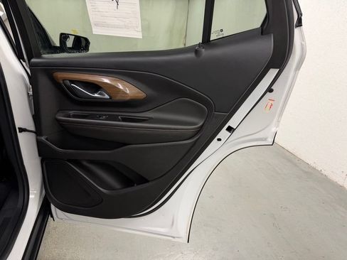 Used 2020 GMC Terrain SLE w/ Driver Convenience Package FWD image 13