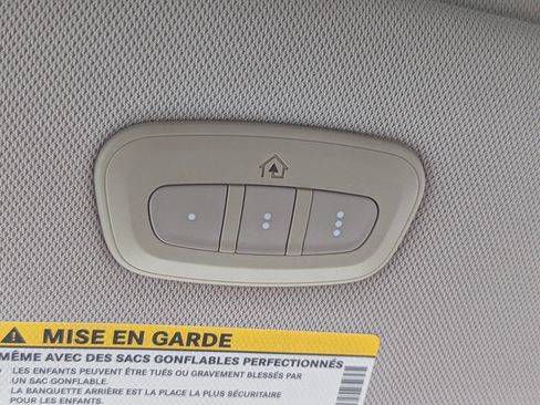 Used 2017 Chrysler Pacifica Touring-L FWD image 26