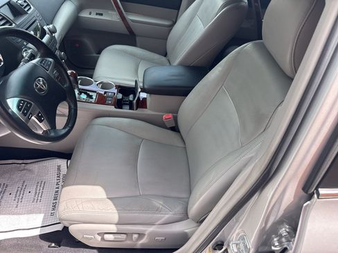 Used 2012 Toyota Highlander Limited w/ Tow Pkg AWD/4WD image 18